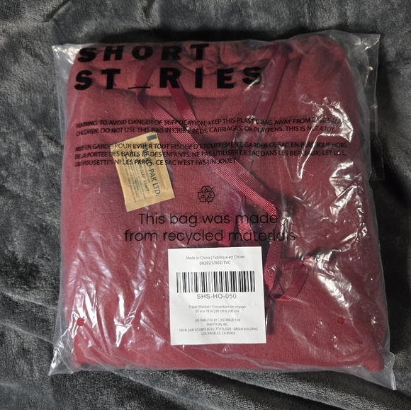 🟢 Short Stories Travel blanket - Picture 3 of 3